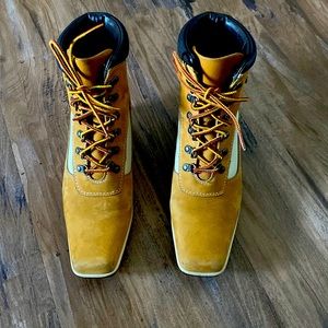 These Timberland wedge boots are comfortable and classic.